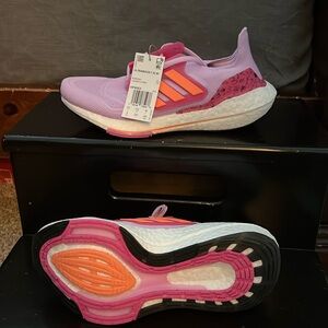 Adidas Ultraboost 22 Wonen’s brand new w tags size 8 (no box).